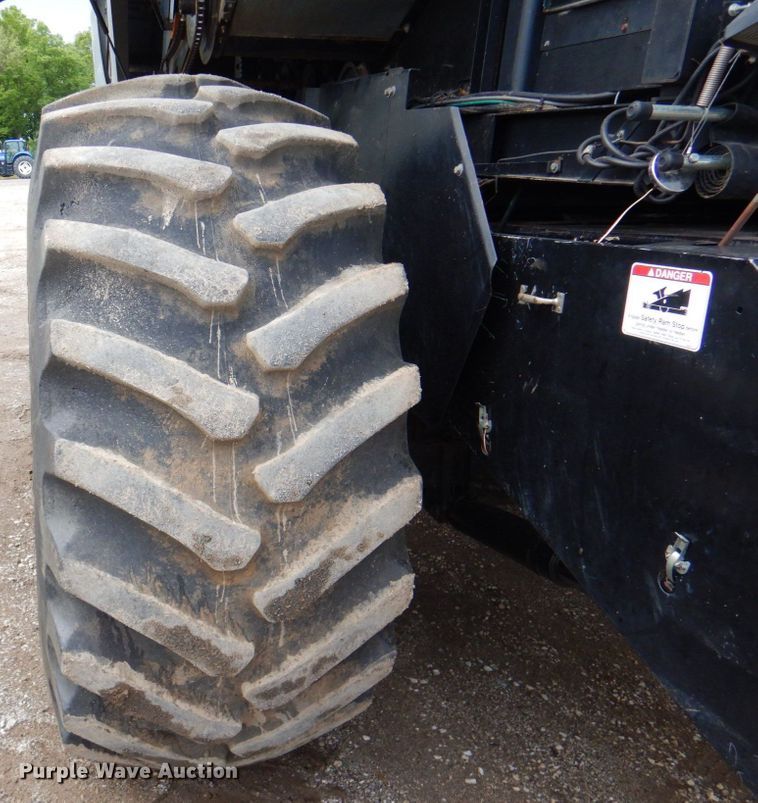 image for item DP4319 Gleaner R-72  RWA combine