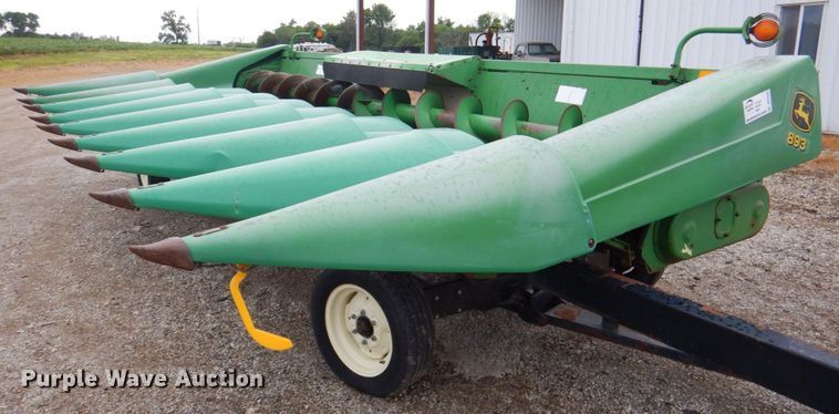 image for item DP4326 John Deere 893  corn head