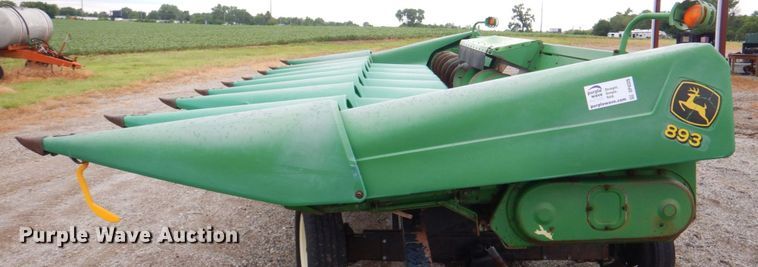 image for item DP4326 John Deere 893  corn head