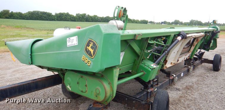 image for item DP4326 John Deere 893  corn head