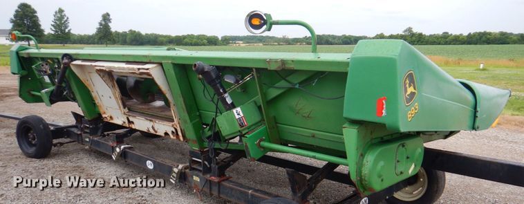 image for item DP4326 John Deere 893  corn head