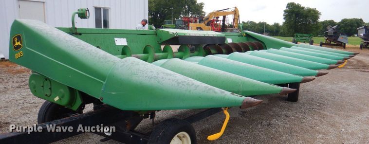 image for item DP4326 John Deere 893  corn head