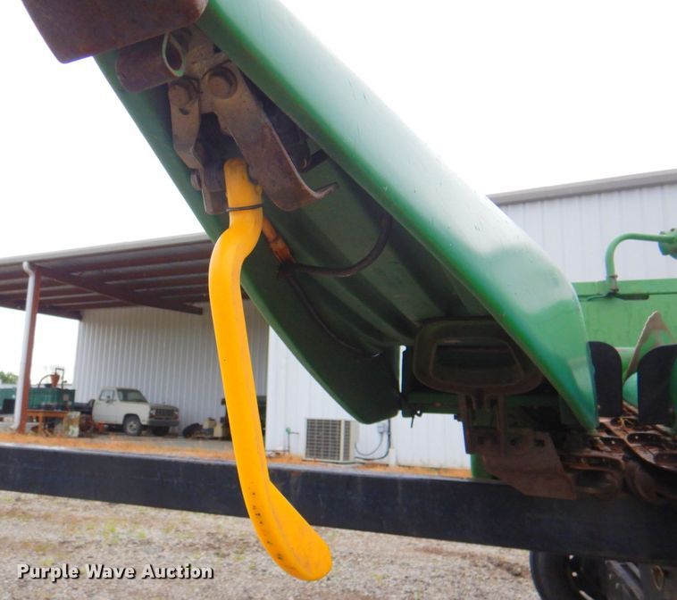 image for item DP4326 John Deere 893  corn head