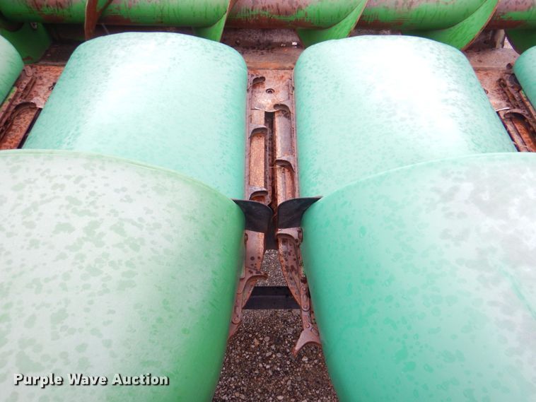 image for item DP4326 John Deere 893  corn head