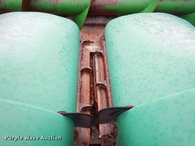 image for item DP4326 John Deere 893  corn head