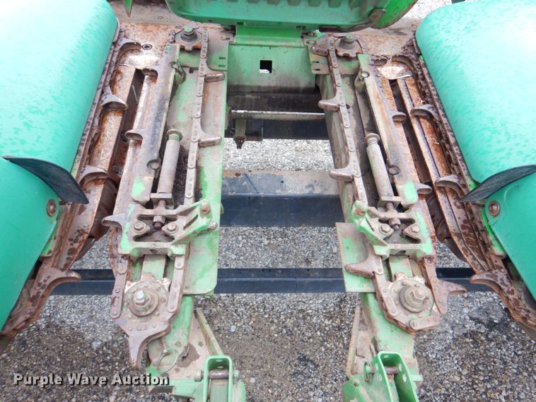 image for item DP4326 John Deere 893  corn head