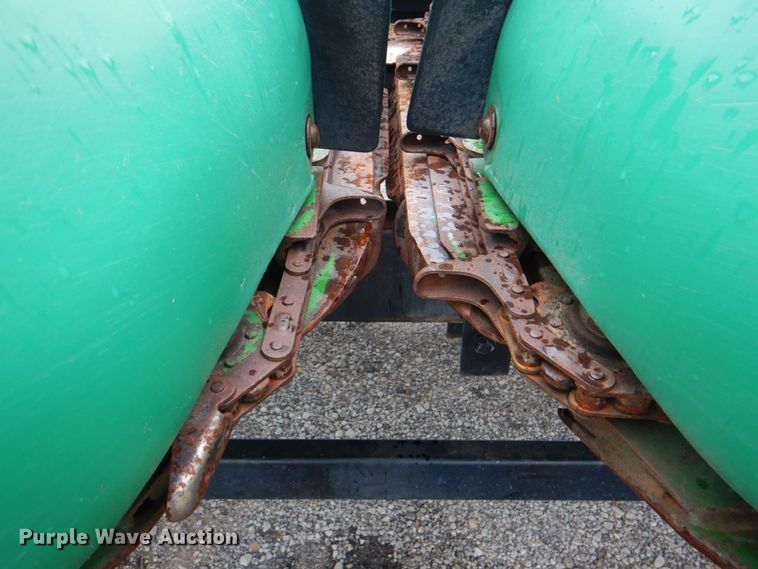 image for item DP4326 John Deere 893  corn head