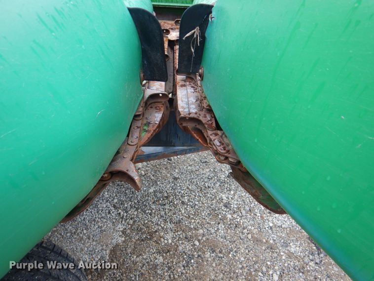 image for item DP4326 John Deere 893  corn head