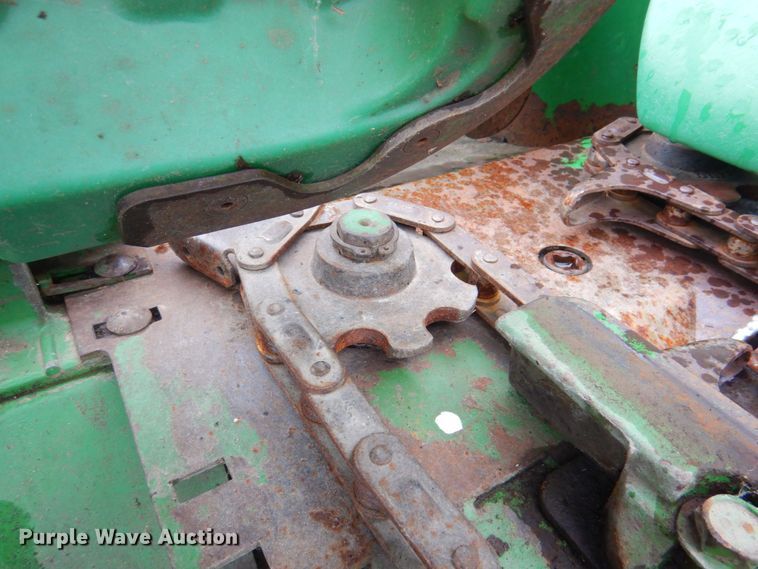 image for item DP4326 John Deere 893  corn head