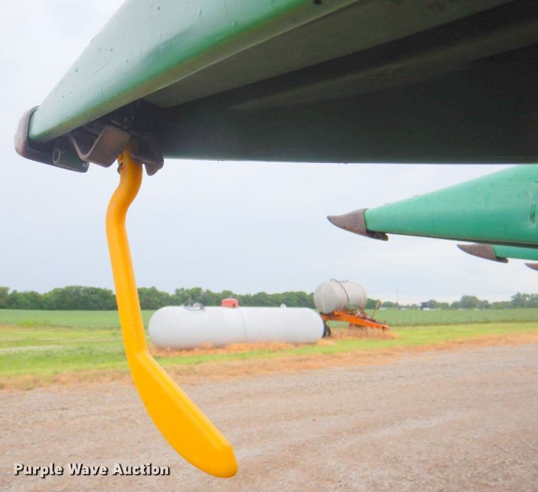 image for item DP4326 John Deere 893  corn head