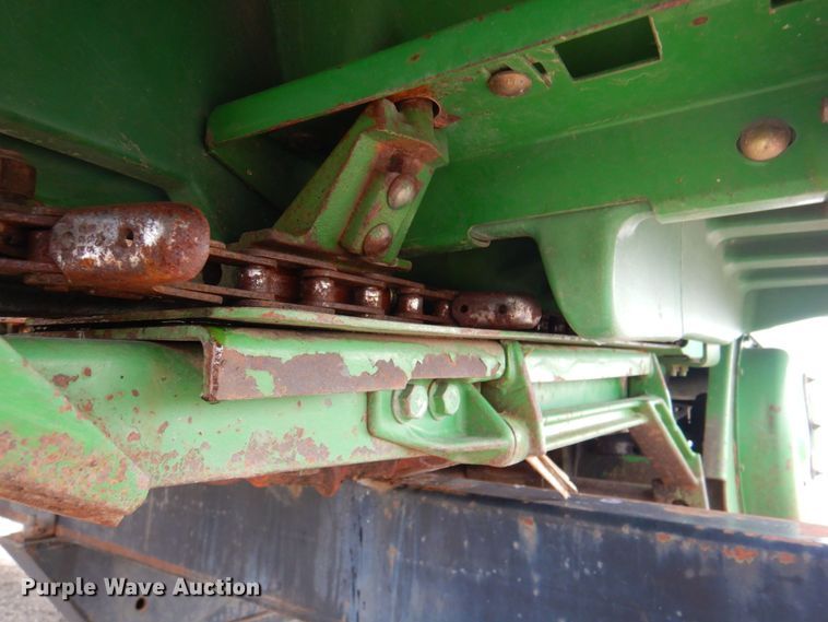 image for item DP4326 John Deere 893  corn head