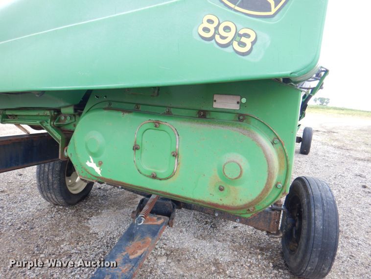 image for item DP4326 John Deere 893  corn head