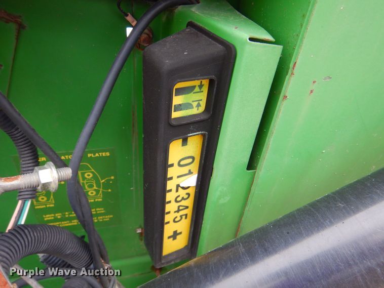 image for item DP4326 John Deere 893  corn head