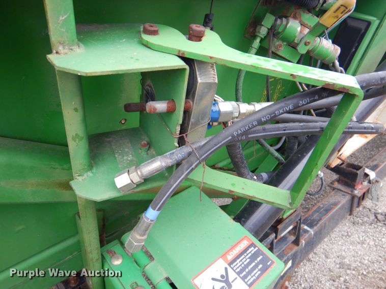image for item DP4326 John Deere 893  corn head