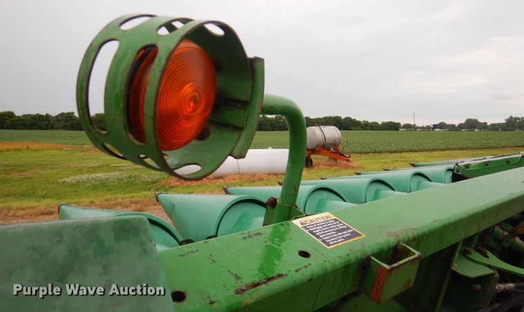 image for item DP4326 John Deere 893  corn head