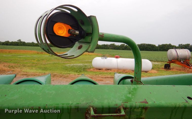 image for item DP4326 John Deere 893  corn head