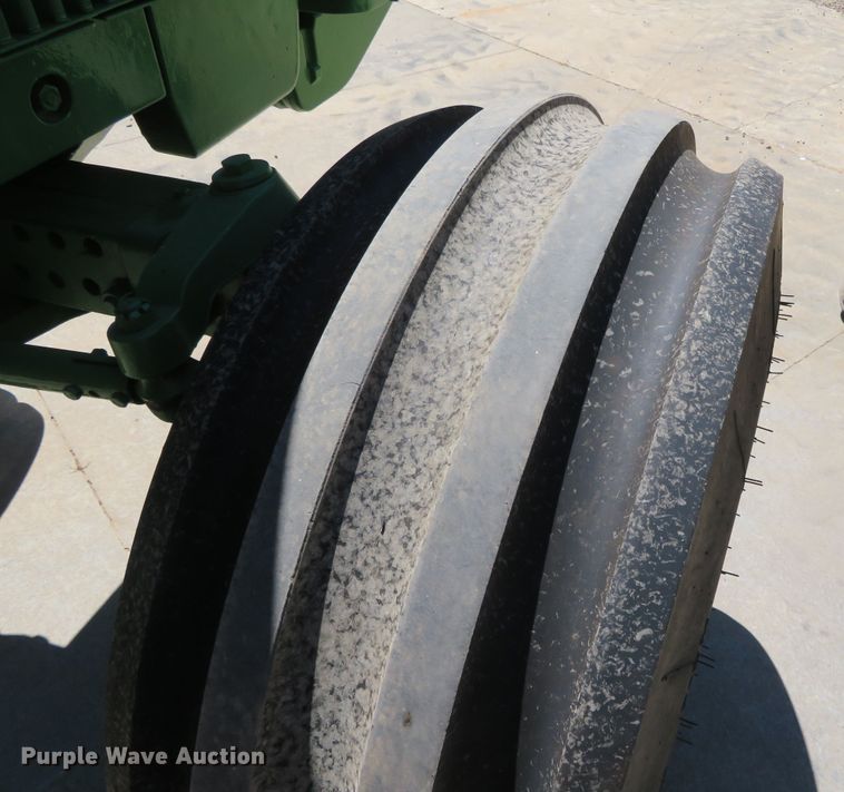 image for item DR0083 1981 John Deere 4840  tractor