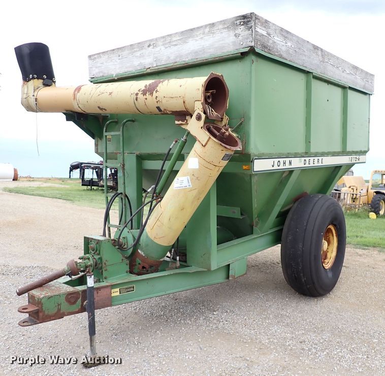image for item DR0911 John Deere 1210A  grain cart