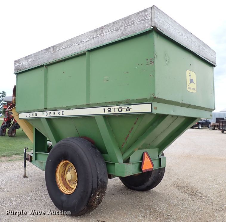 image for item DR0911 John Deere 1210A  grain cart