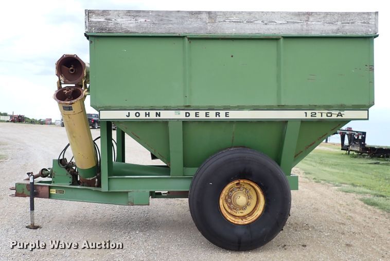 image for item DR0911 John Deere 1210A  grain cart
