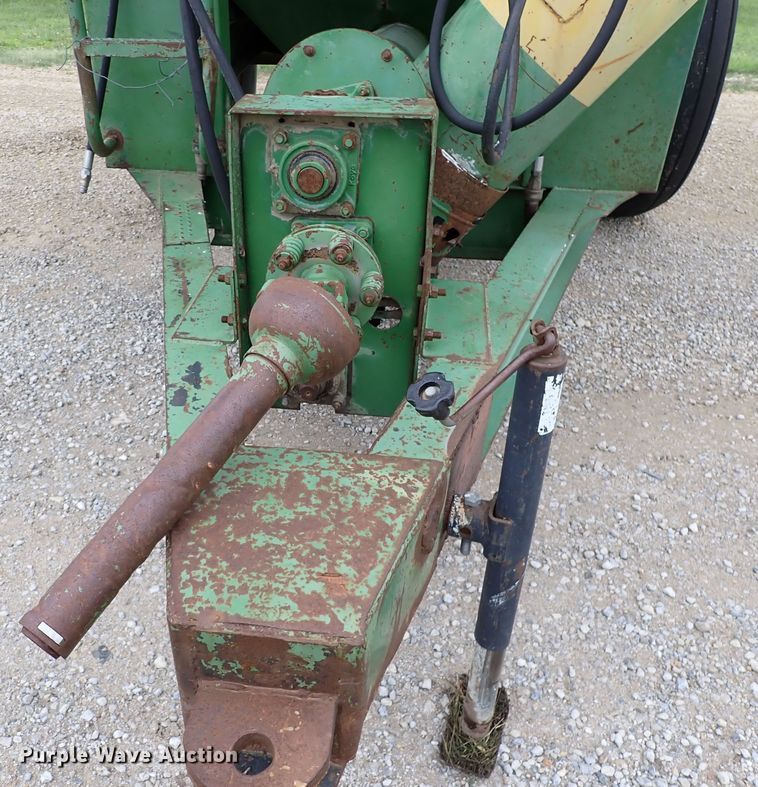 image for item DR0911 John Deere 1210A  grain cart