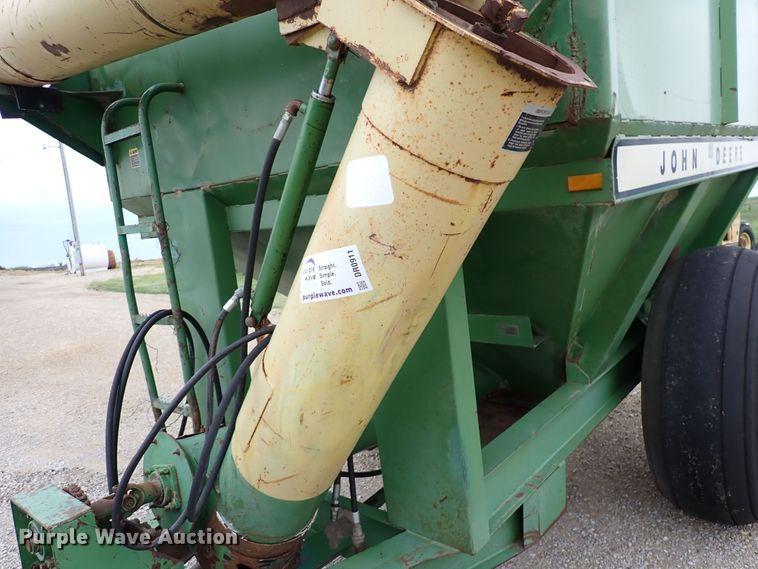 image for item DR0911 John Deere 1210A  grain cart
