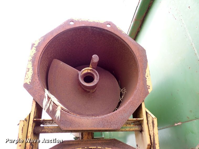 image for item DR0911 John Deere 1210A  grain cart