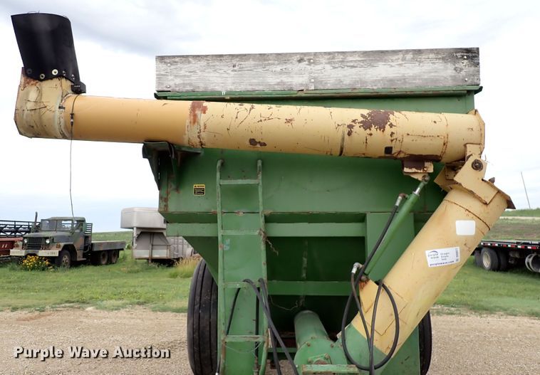 image for item DR0911 John Deere 1210A  grain cart