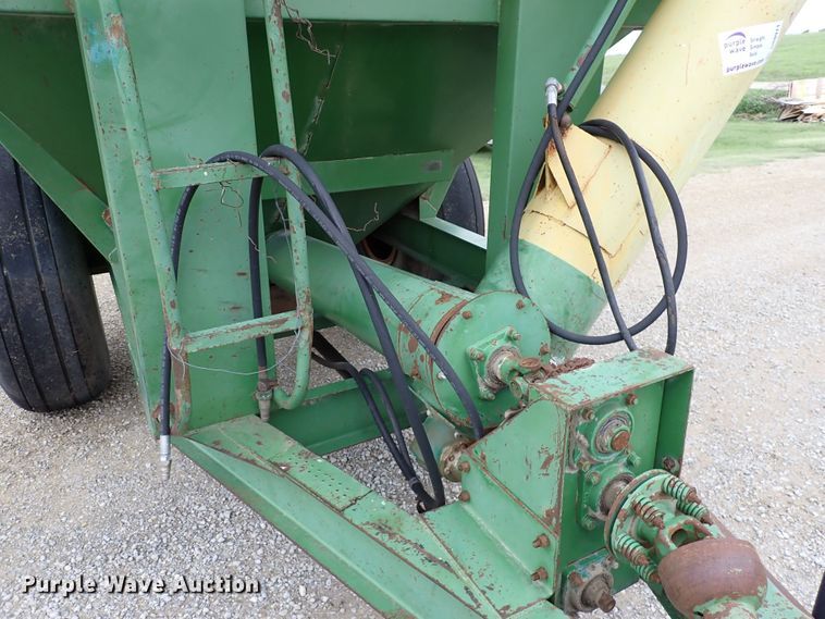 image for item DR0911 John Deere 1210A  grain cart