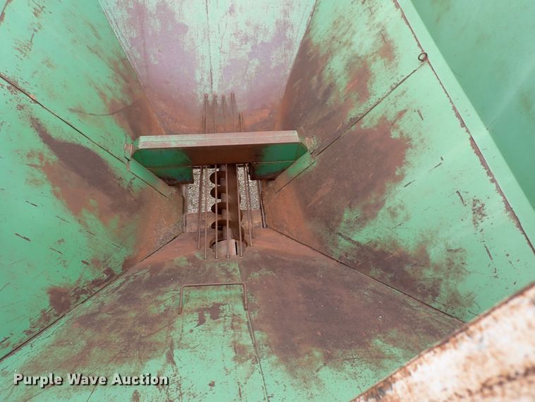 image for item DR0911 John Deere 1210A  grain cart