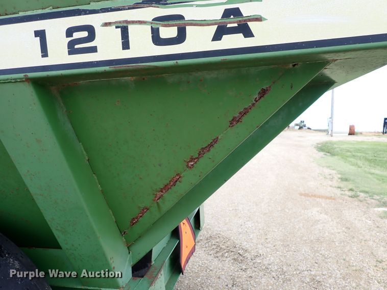 image for item DR0911 John Deere 1210A  grain cart