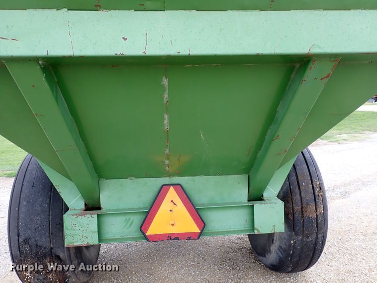 image for item DR0911 John Deere 1210A  grain cart
