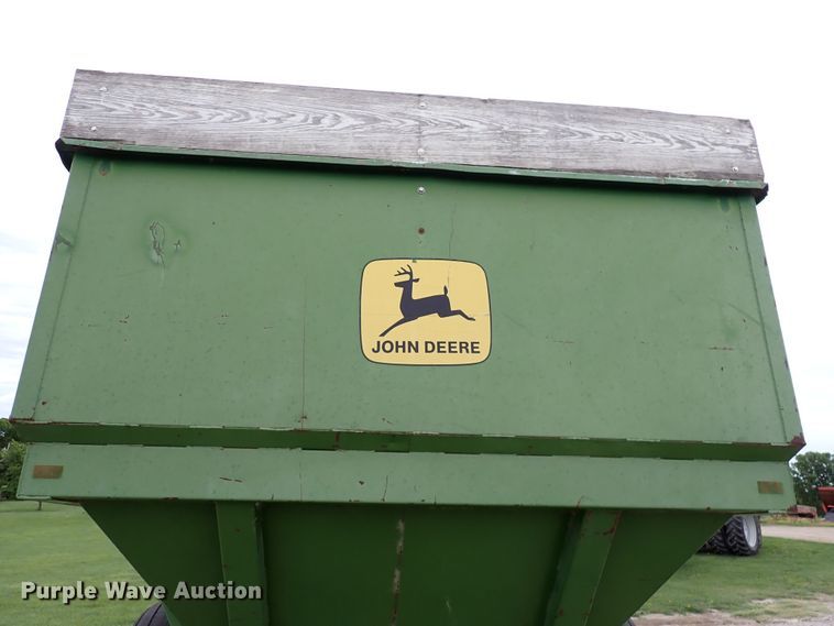 image for item DR0911 John Deere 1210A  grain cart