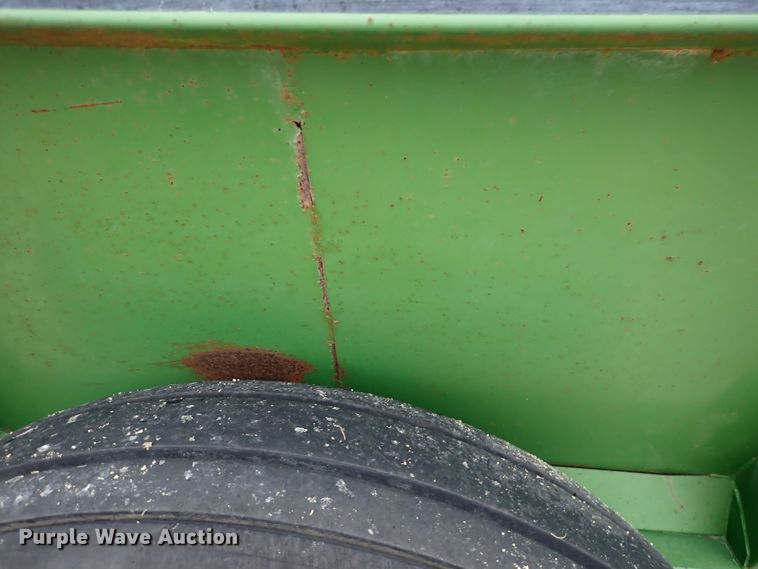 image for item DR0911 John Deere 1210A  grain cart