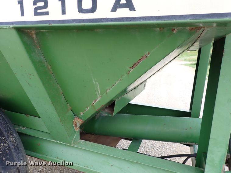image for item DR0911 John Deere 1210A  grain cart