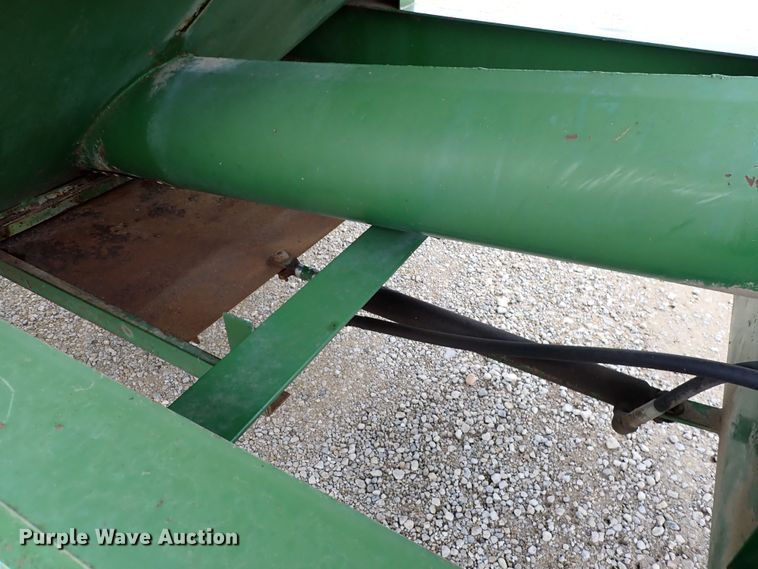 image for item DR0911 John Deere 1210A  grain cart