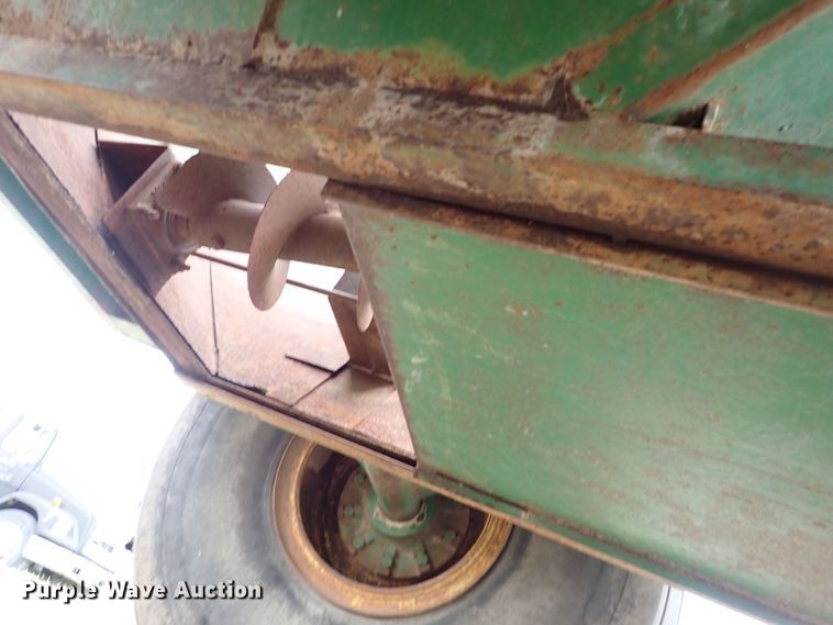 image for item DR0911 John Deere 1210A  grain cart