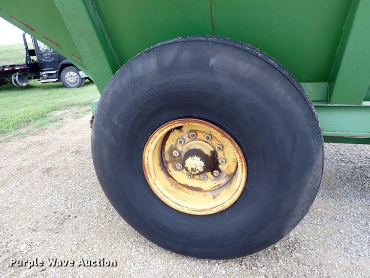 image for item DR0911 John Deere 1210A  grain cart