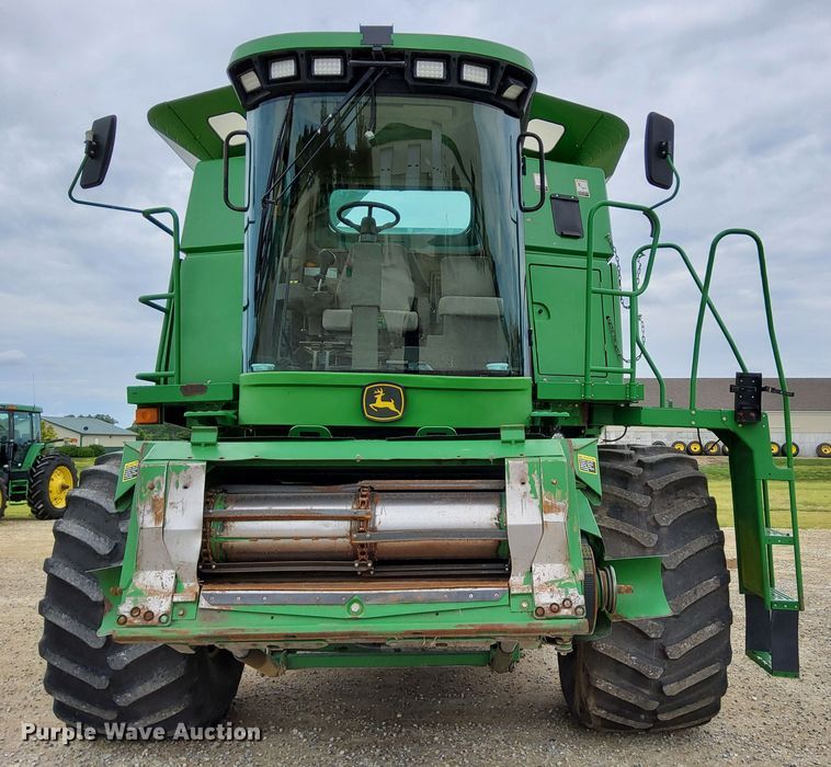 image for item DR0915 2005 John Deere 9760 STS  combine