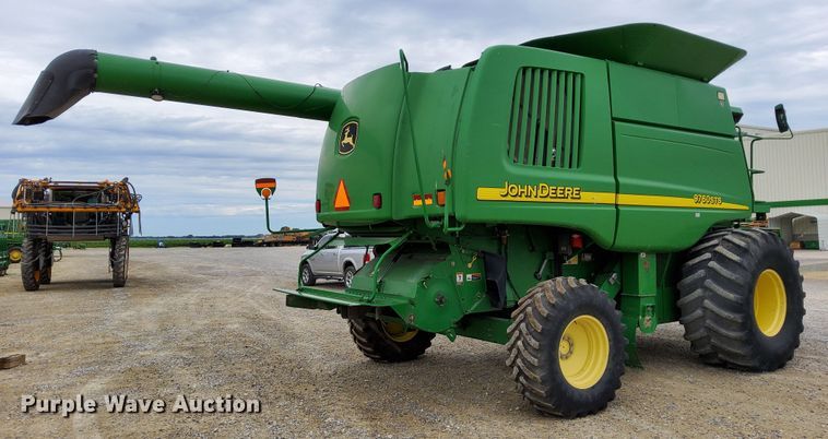 image for item DR0915 2005 John Deere 9760 STS  combine