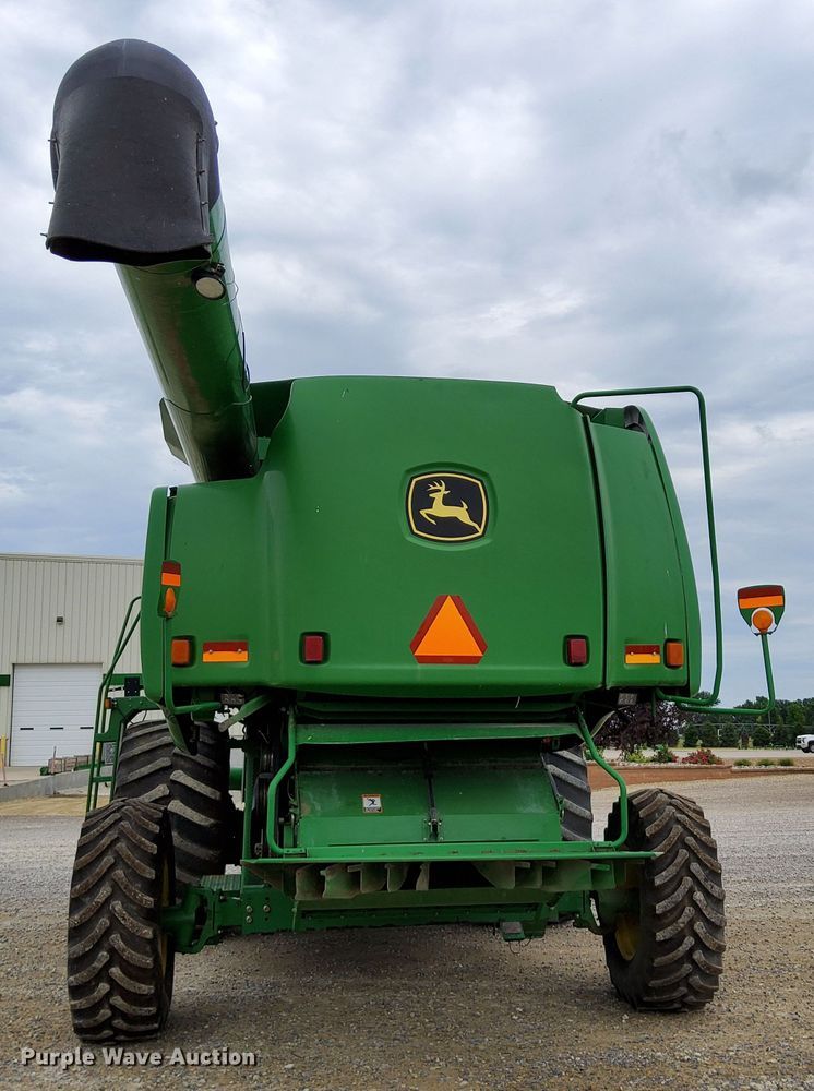 image for item DR0915 2005 John Deere 9760 STS  combine