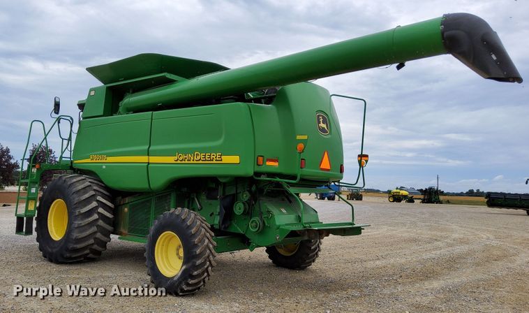 image for item DR0915 2005 John Deere 9760 STS  combine