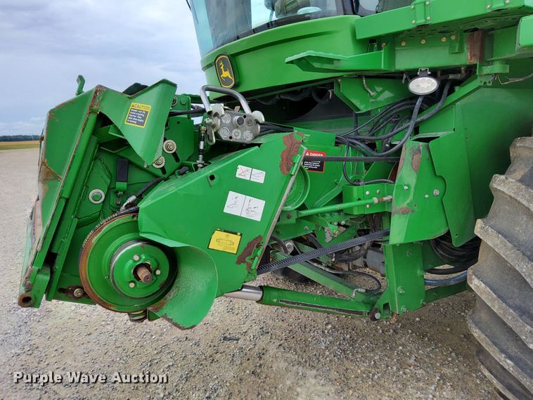 image for item DR0915 2005 John Deere 9760 STS  combine