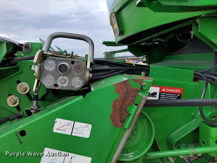 image for item DR0915 2005 John Deere 9760 STS  combine