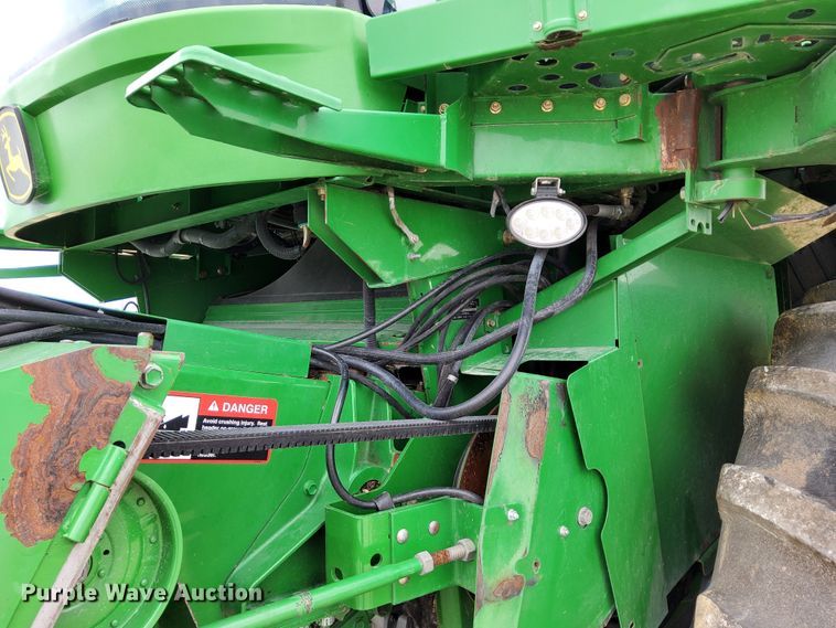 image for item DR0915 2005 John Deere 9760 STS  combine