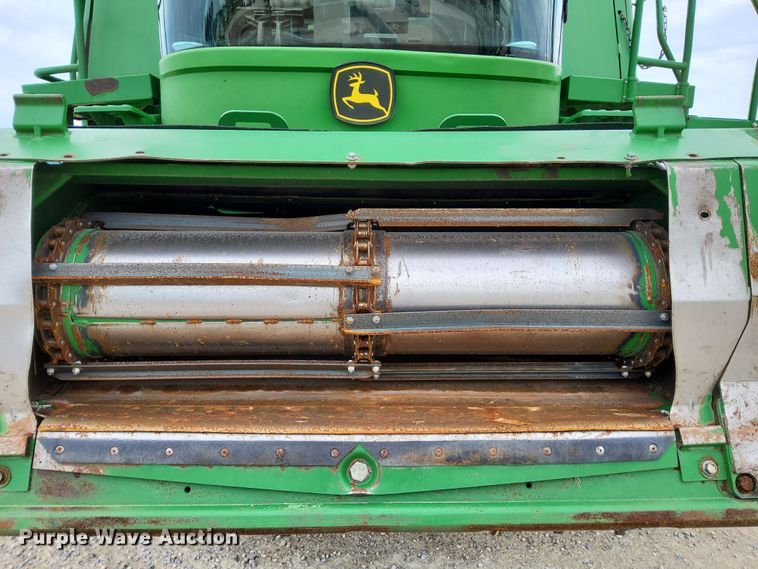 image for item DR0915 2005 John Deere 9760 STS  combine