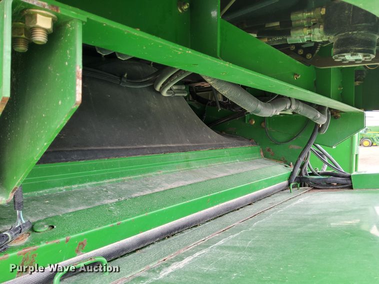 image for item DR0915 2005 John Deere 9760 STS  combine