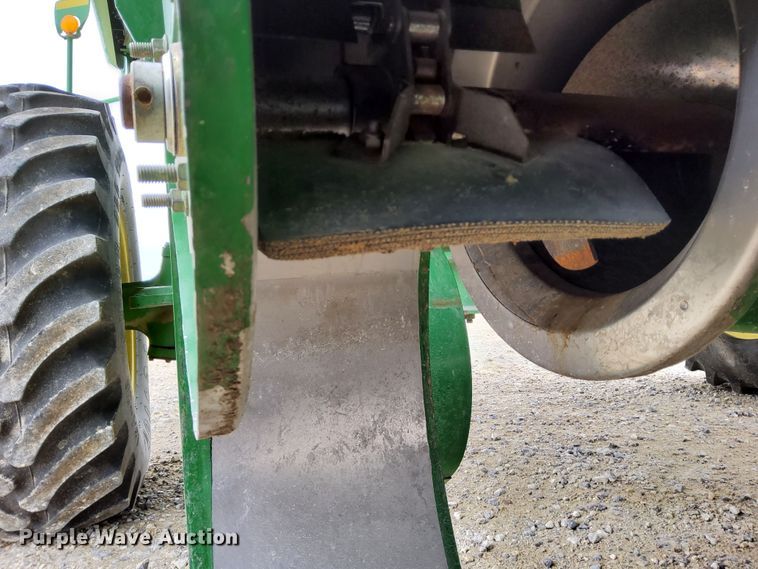 image for item DR0915 2005 John Deere 9760 STS  combine