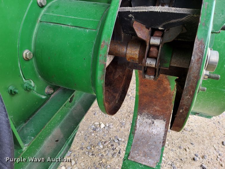 image for item DR0915 2005 John Deere 9760 STS  combine