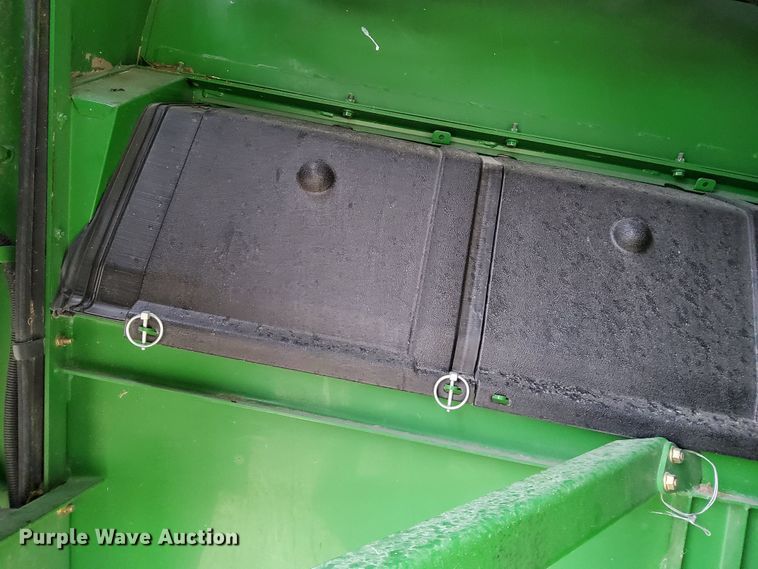 image for item DR0915 2005 John Deere 9760 STS  combine